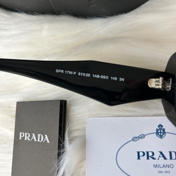 Prada black rectangle sunglasses in acetate - Picture 7 of 11